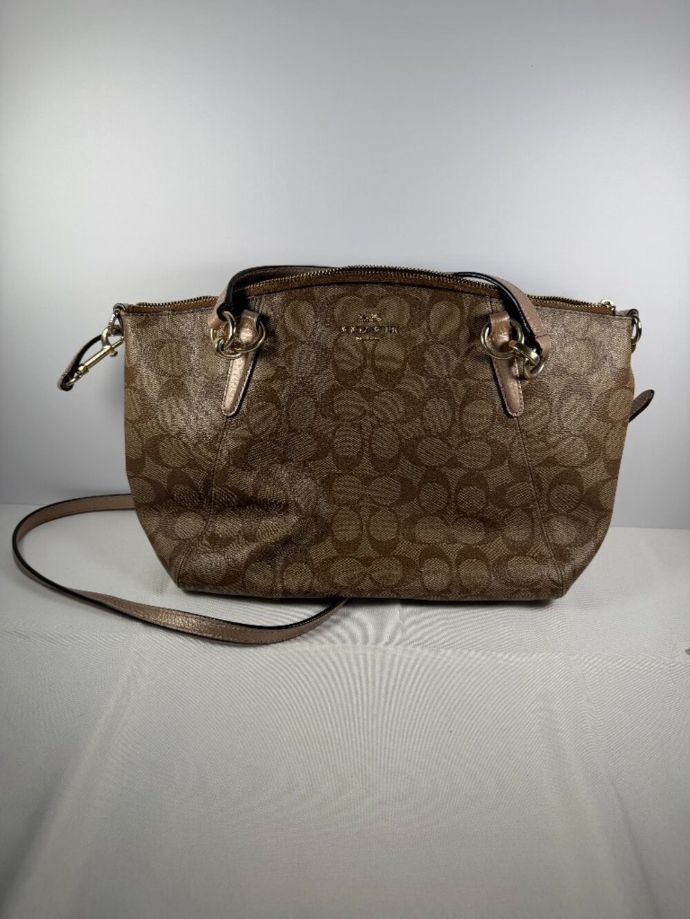 Coach Small Kelsey Signature Satchel F39590